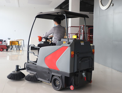 電動掃地機(jī) 電動掃地機(jī)