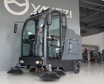 駕駛式掃地機 駕駛式掃地機