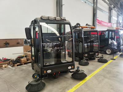 駕駛式掃地機 駕駛式掃地機